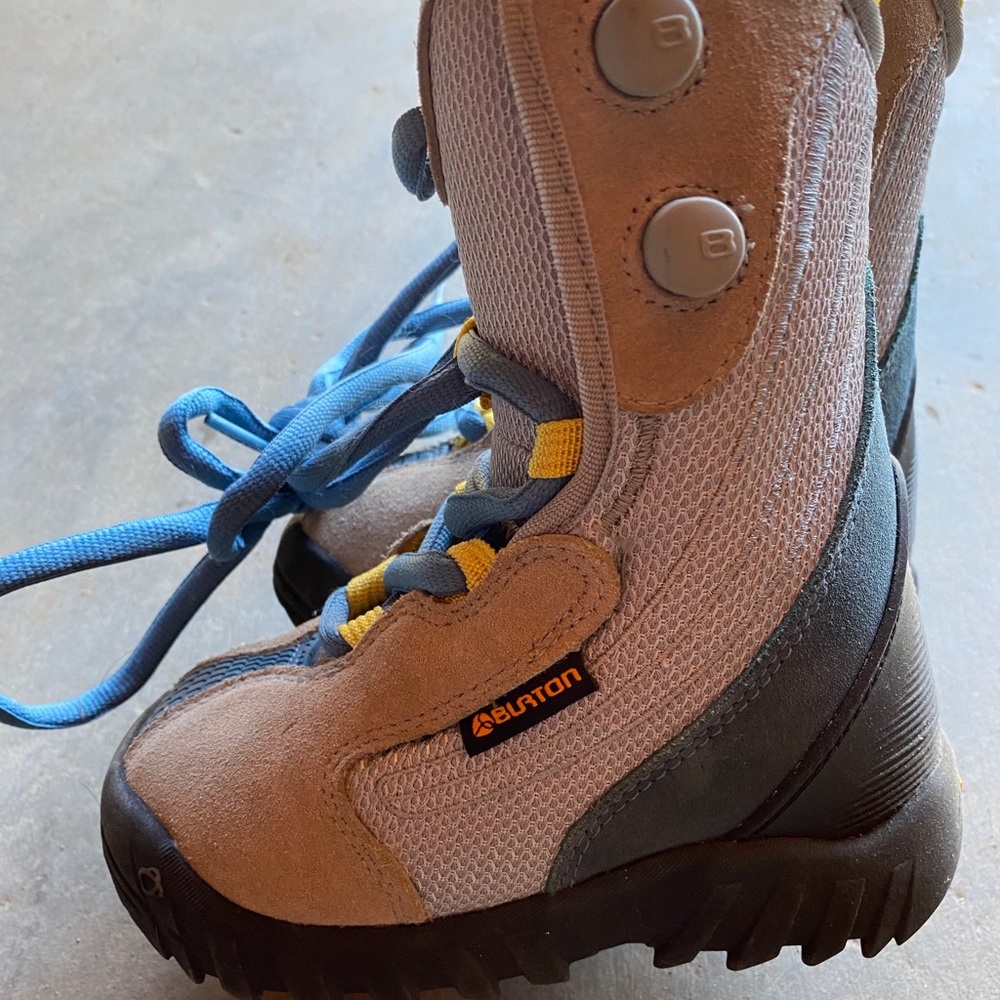 Burton kids snowboard boots
